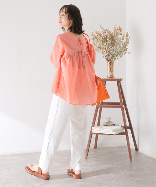 B.C STOCK（ベーセーストック）の「ギャザーボリュームチュニック（シャツ/ブラウス・レディース・ホワイト/ブラック/オレンジ・FREE）」の15枚目の写真