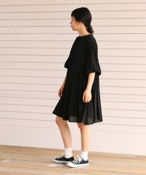 cepo(セポ)の「スリットネック サイドギャザーミニワンピース 2WAY(シャツワンピース・レディース・ブラック/オフホワイト・M)」の6枚目の写真