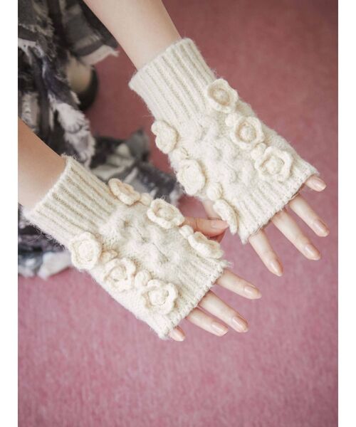 merry jenny（メリージェニー）の「おはなニットグローブ（手袋・レディース・ブラック/アイボリー・FREE）」の3枚目の写真