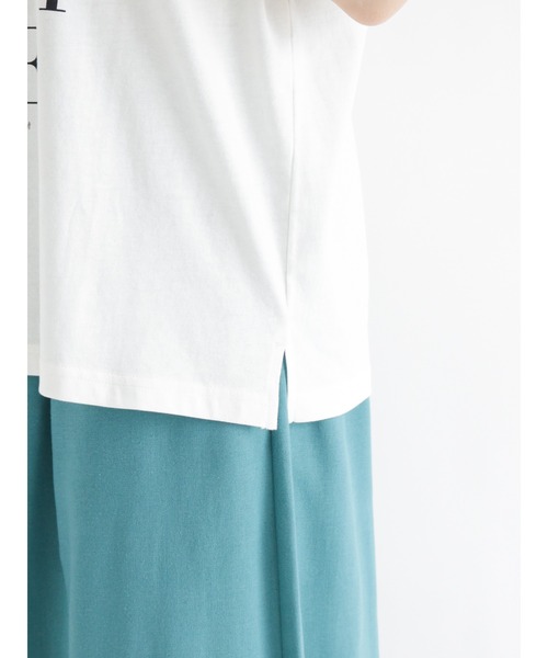 Samansa Mos2（サマンサ モスモス）の「【オーガニックコットン】ロゴプリントTシャツ（Tシャツ/カットソー・レディース・ブラック/オフホワイト/サックスブルー/イエロー・ﾌﾘ-）」の9枚目の写真