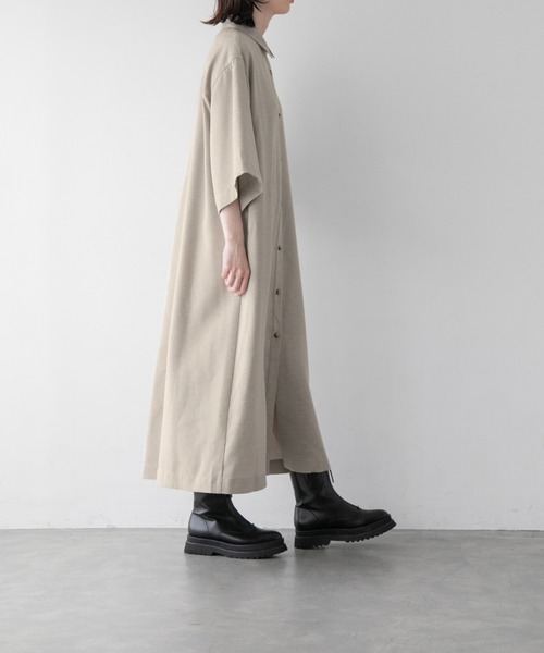 yuw(ユウ)の「リネンオックスシャツワンピース 352735(ワンピース・レディース・ブラック/ベージュ/ブルー・FREE)」の2枚目の写真