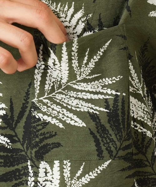 a.v.v（アーヴェヴェ）の「リーフ柄オープンカラーシャツ（シャツ/ブラウス・メンズ・ホワイト/カーキ・46/48/50）」の18枚目の写真