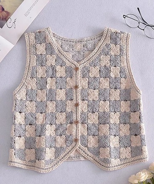 aimoha(アイモハ)の「ニット編みチェック柄ベスト(ベスト・レディース・ブラック/ベージュ・FREE)」の2枚目の写真