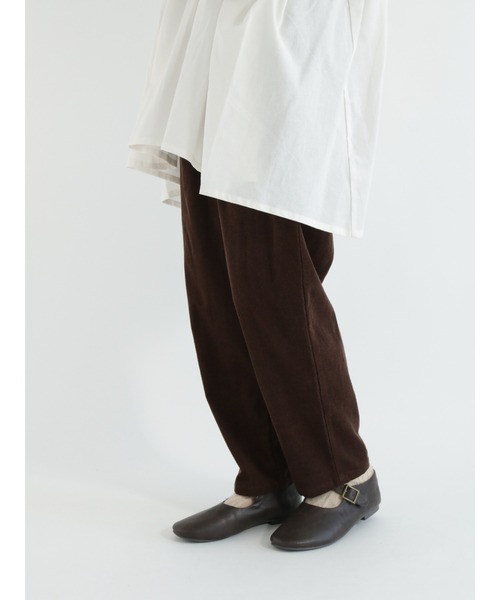 Samansa Mos2（サマンサ モスモス）の「細コーデュロイテーパードパンツ（その他パンツ・レディース・ダークブラウン/オレンジ/ブルー/グリーン/キナリ・ﾌﾘ-）」の3枚目の写真