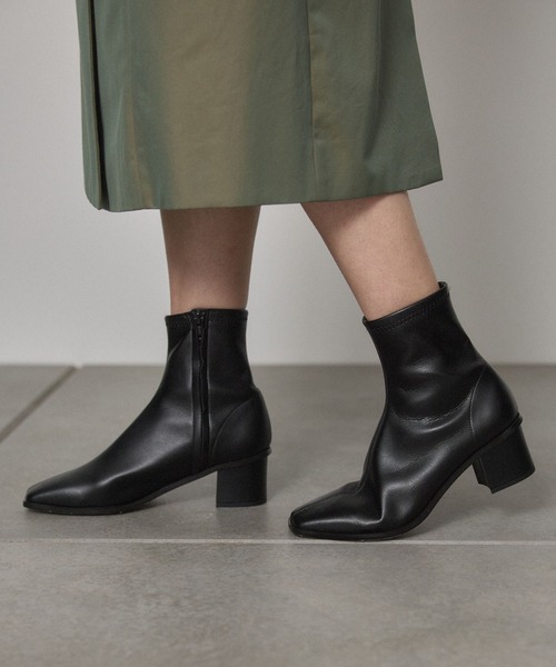 PUBLIC TOKYO（パブリックトウキョウ）の「ストレッチスクエアショートブーツ（ブーツ・レディース・ブラウン/アイボリー/ブラック・1/2）」の4枚目の写真