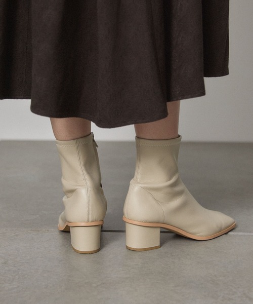 PUBLIC TOKYO（パブリックトウキョウ）の「ストレッチスクエアショートブーツ（ブーツ・レディース・ブラウン/アイボリー/ブラック・1/2）」の7枚目の写真