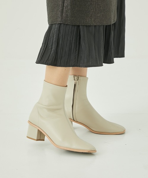 PUBLIC TOKYO（パブリックトウキョウ）の「ストレッチスクエアショートブーツ（ブーツ・レディース・ブラウン/アイボリー/ブラック・1/2）」の10枚目の写真