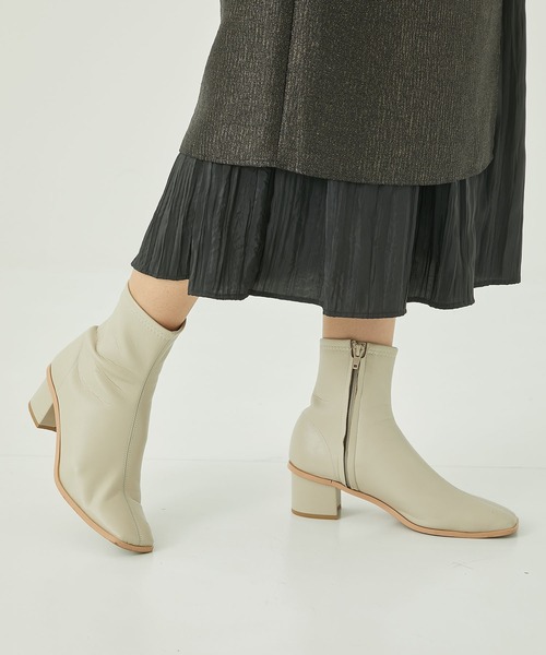 PUBLIC TOKYO（パブリックトウキョウ）の「ストレッチスクエアショートブーツ（ブーツ・レディース・ブラウン/アイボリー/ブラック・1/2）」の11枚目の写真