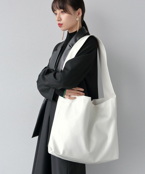 HARE（ハレ）の「BIGショルダートートBAG(HARE)（ショルダーバッグ・レディース・ホワイト/ブラック/シルバー・FREE）」の4枚目の写真