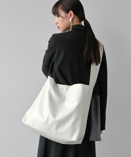 HARE（ハレ）の「BIGショルダートートBAG(HARE)（ショルダーバッグ・レディース・ホワイト/ブラック/シルバー・FREE）」の8枚目の写真