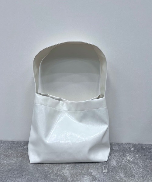 HARE（ハレ）の「BIGショルダートートBAG(HARE)（ショルダーバッグ・レディース・ホワイト/ブラック/シルバー・FREE）」の16枚目の写真