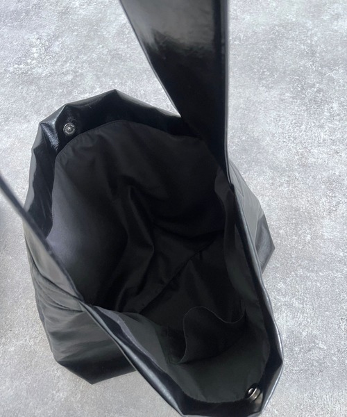 HARE（ハレ）の「BIGショルダートートBAG(HARE)（ショルダーバッグ・レディース・ホワイト/ブラック/シルバー・FREE）」の5枚目の写真