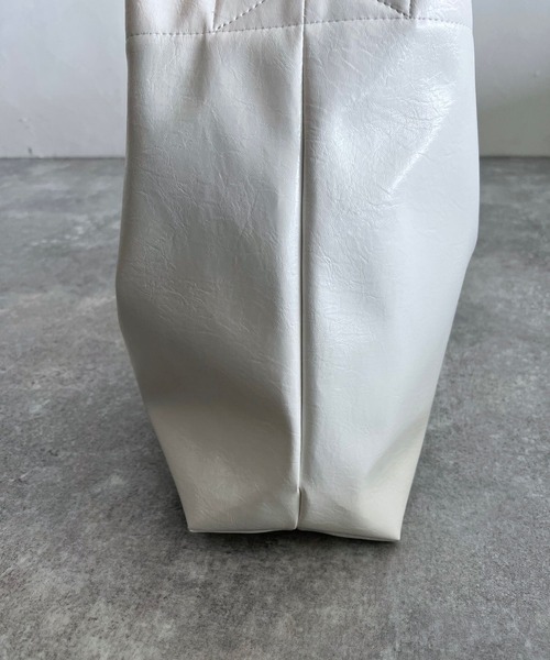 HARE（ハレ）の「BIGショルダートートBAG(HARE)（ショルダーバッグ・レディース・ホワイト/ブラック/シルバー・FREE）」の9枚目の写真