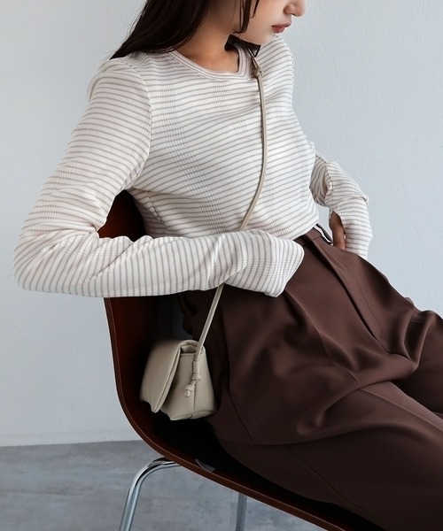 andme(アンドミー)の「ボーダーフライスクルーネック指穴長袖トップス(Tシャツ/カットソー・レディース・ホワイト×ブラック/ホワイト×グレー/ホワイト×グリーン/ベージュ系その他/オレンジ系その他/ブラウン系その他/キナリ/ベージュ系その他2/ブルー系その他・M)」の7枚目の写真