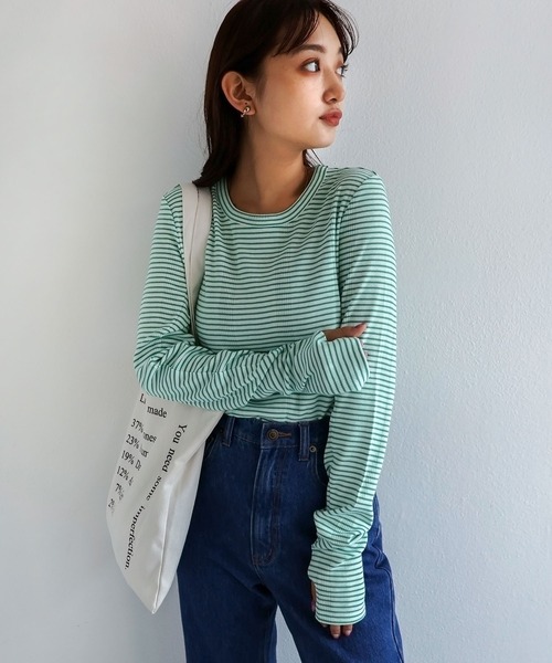 andme(アンドミー)の「ボーダーフライスクルーネック指穴長袖トップス(Tシャツ/カットソー・レディース・ホワイト×ブラック/ホワイト×グレー/ホワイト×グリーン/ベージュ系その他/オレンジ系その他/ブラウン系その他/キナリ/ベージュ系その他2/ブルー系その他・M)」の21枚目の写真