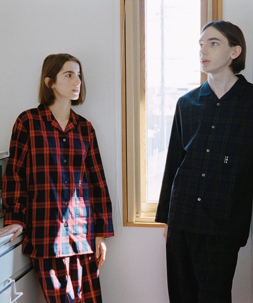 A part by（アパートバイ）の「【e/rm】AORコラボパジャマ(ユニセックス)（ルームウェア/パジャマ・レディース・カーキ/レッド・FREE）」の3枚目の写真