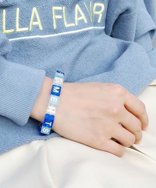 Figments(フィグメンツ)の「ロゴブロックブレスレット(ブレスレット・レディース・ブラック/ブルー・FREE)」の1枚目の写真