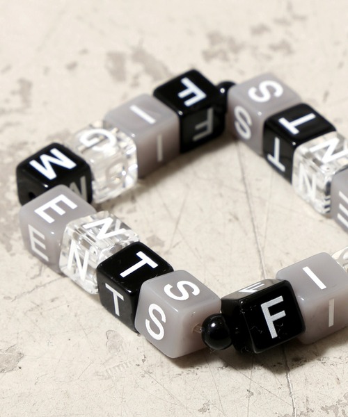 Figments(フィグメンツ)の「ロゴブロックブレスレット(ブレスレット・レディース・ブラック/ブルー・FREE)」の4枚目の写真