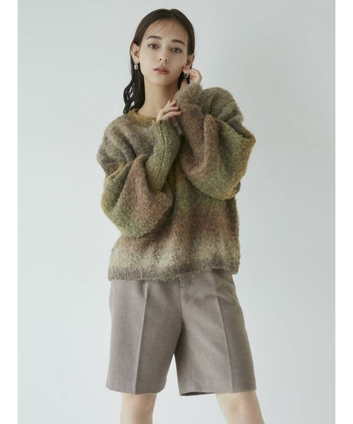 MURUA(ムルーア)の「グラデーションクルーネックパフスリーブニット(ニット/セーター・レディース・パープル/グレー/マスタード・FREE)」の5枚目の写真
