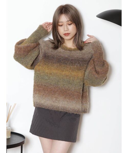 MURUA(ムルーア)の「グラデーションクルーネックパフスリーブニット(ニット/セーター・レディース・パープル/グレー/マスタード・FREE)」の15枚目の写真