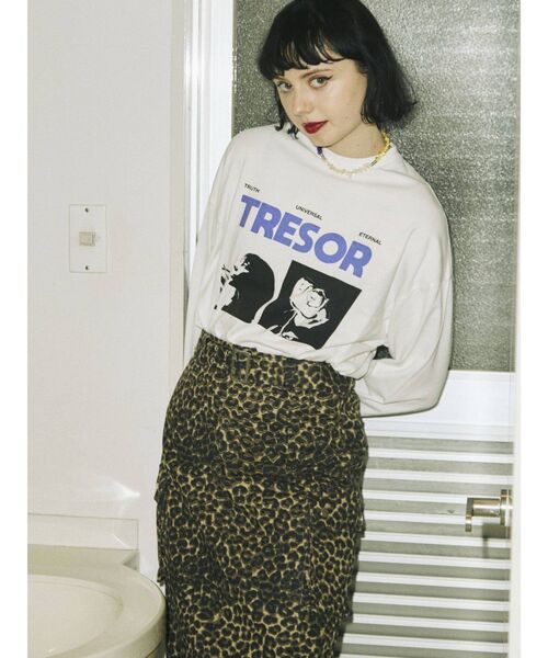 jouetie（ジュエティ）の「フォトBIGロンT（Tシャツ/カットソー・レディース・ブラック/オフホワイト/オレンジ・MEDIUM）」の3枚目の写真