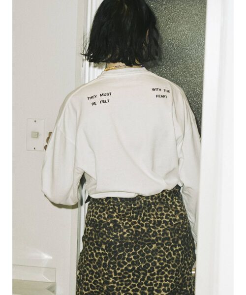 jouetie（ジュエティ）の「フォトBIGロンT（Tシャツ/カットソー・レディース・ブラック/オフホワイト/オレンジ・MEDIUM）」の5枚目の写真