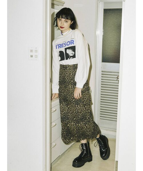 jouetie（ジュエティ）の「フォトBIGロンT（Tシャツ/カットソー・レディース・ブラック/オフホワイト/オレンジ・MEDIUM）」の6枚目の写真