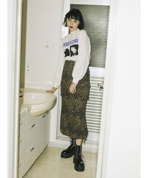 jouetie（ジュエティ）の「フォトBIGロンT（Tシャツ/カットソー・レディース・ブラック/オフホワイト/オレンジ・MEDIUM）」の7枚目の写真