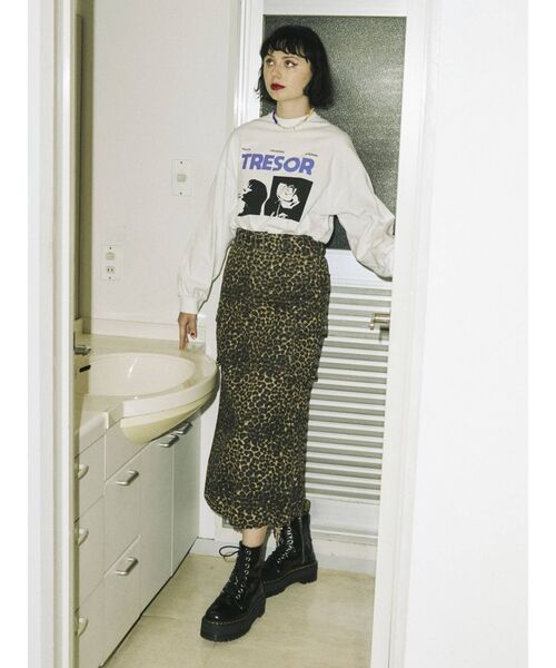 jouetie（ジュエティ）の「フォトBIGロンT（Tシャツ/カットソー・レディース・ブラック/オフホワイト/オレンジ・MEDIUM）」の8枚目の写真