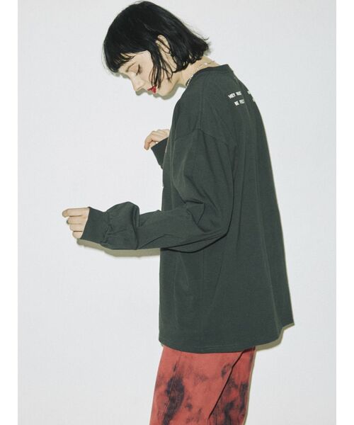 jouetie（ジュエティ）の「フォトBIGロンT（Tシャツ/カットソー・レディース・ブラック/オフホワイト/オレンジ・MEDIUM）」の11枚目の写真