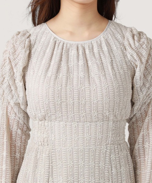 archives（アルシーヴ）の「チュール刺繍サイドシャーリングワンピース（ワンピース・レディース・グレー/ブラック/アイボリー・MEDIUM）」の22枚目の写真