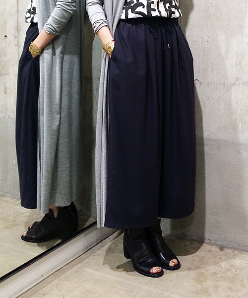 DUL DE VERRE（ダルデベール）の「ワイドスラックス（スラックス・レディース・グレー/ネイビー/チャコールグレー/ブラック・MEDIUM/SMALL）」の4枚目の写真
