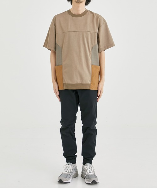 WHITE MOUNTAINEERING(ホワイトマウンテニアリング)の「【White Mountaineering / ホワイトマウンテニアリング】DOUBLE KNIT POCKET T-SHIRT/ダブルニットポケットTシャツ(Tシャツ/カットソー・メンズ・ベージュ/ブラック・1/2)」の4枚目の写真
