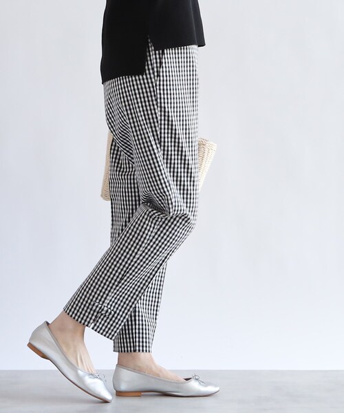 couture brooch（クチュールブローチ）の「【オフィスにもデイリーにも】裾リボンストレッチパンツ（その他パンツ・レディース・オフホワイト/ブラック/ブラック系1・34/36/38/40/42）」の3枚目の写真