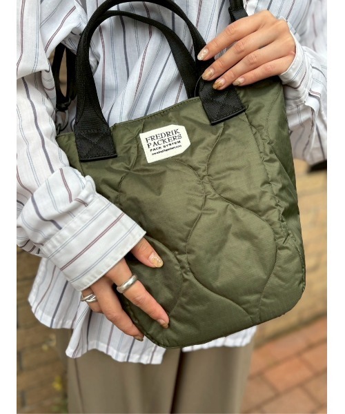 FREDRIK PACKERS（フレドリックパッカーズ）の「【FREDRIK PACKERS】70D MISSION TOTE QUILTING（トートバッグ・レディース・ベージュ/ブラック/オリーブ・FREE）」の14枚目の写真