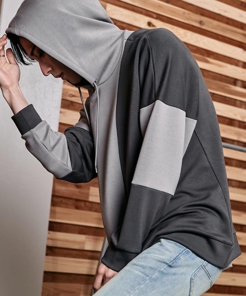 NO ID.(ノーアイディ)の「mpa3235- スイッチングBIGパーカ(パーカー・メンズ・ブラック/グレイッシュベージュ/グレー・ONE SIZE)」の2枚目の写真
