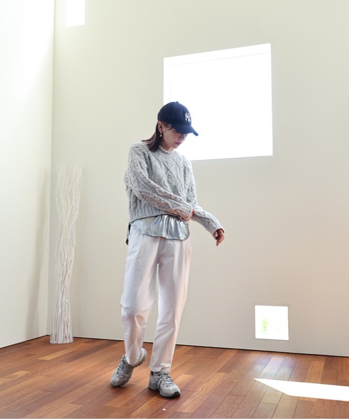 ULEULA（ウルア）の「ルーズチノパン（チノパンツ・レディース・アイボリー/ブラック/ベージュ・FREE）」の4枚目の写真