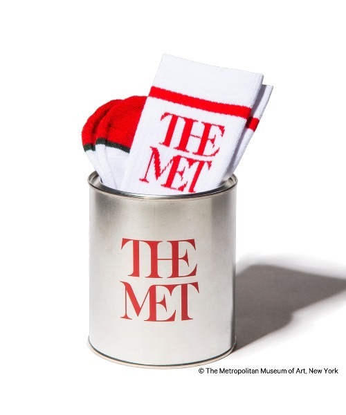 Kinetics(キネティクス)の「THE MET LOGO SOCKS for Kinetics CAN SET(メトロポリタンミュージアム ロゴ ソックス フォー キネティクス コラボ カンセット)(ソックス/靴下・メンズ・ブラック/ホワイト・FREE)」の1枚目の写真