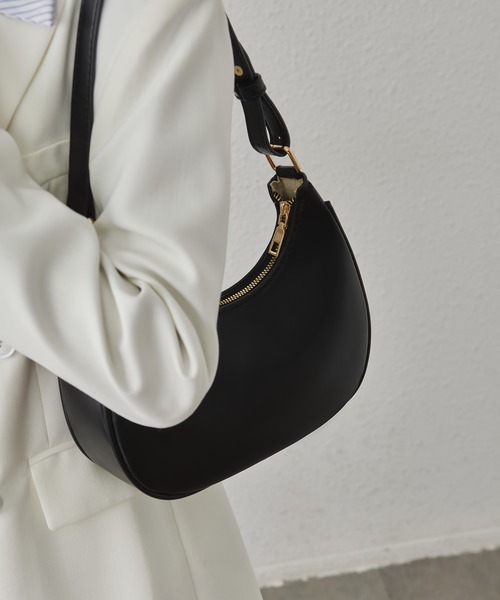 ブルガリ　ハンドバッグ　ショルダーバッグ　ブラック　ハーフムーン　クロワッサン ブルガリ ハンドバッグ ショルダーバッグ ブラック ハーフムーン