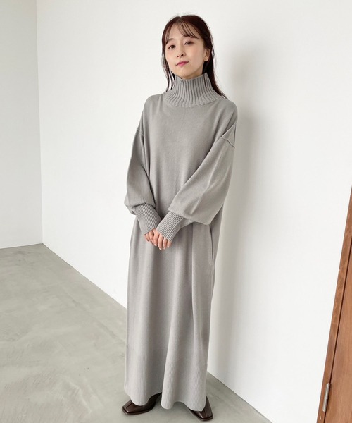 LOWRYS FARM（ローリーズファーム）の「スタンドリブニットワンピース　704535（ワンピース・レディース・ブルー/ブラック/ホワイト/グレー・FREE）」の3枚目の写真