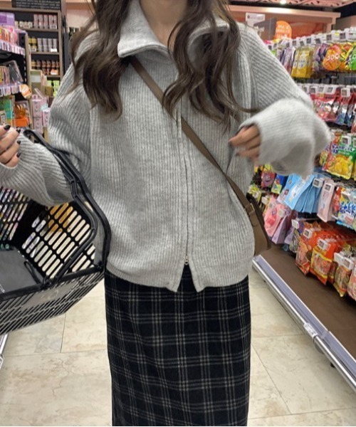 sorule（ソルレ）の「ダブルジップ衿付きニット（ニット/セーター・レディース・ピンク/ベージュ/グレー/アイボリー/ブルー・FREE）」の2枚目の写真