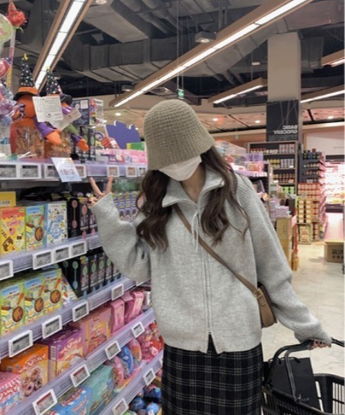 sorule（ソルレ）の「ダブルジップ衿付きニット（ニット/セーター・レディース・ピンク/ベージュ/グレー/アイボリー/ブルー・FREE）」の7枚目の写真