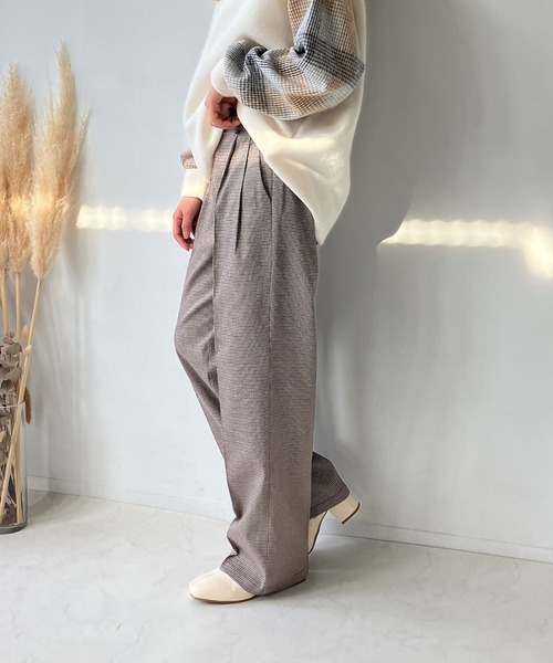 AS KNOW AS plus（アズノゥアズプラス）の「☆らくらくスラリ センタープレス タックワイドパンツ（スラックス・レディース・ブラック/チャコールグレー/ブラウン系・FREE）」の15枚目の写真