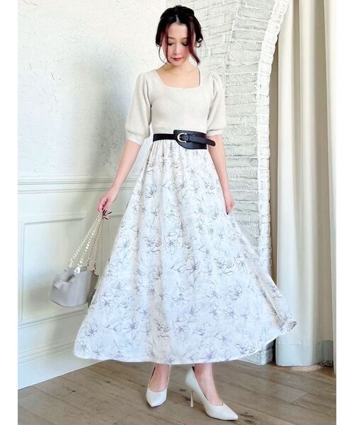 RESEXXY（リゼクシー）の「モノクロマティックフレアワンピース（ワンピース・レディース・アイボリー/ブラック/ブルー・FREE）」の4枚目の写真