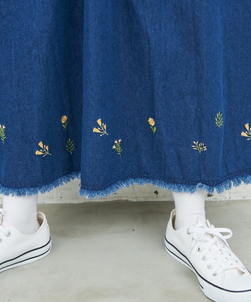MERLOT（メルロー）の「刺繍フリルデニムジャンスカ（ワンピース・レディース・ネイビー・FREE）」の8枚目の写真