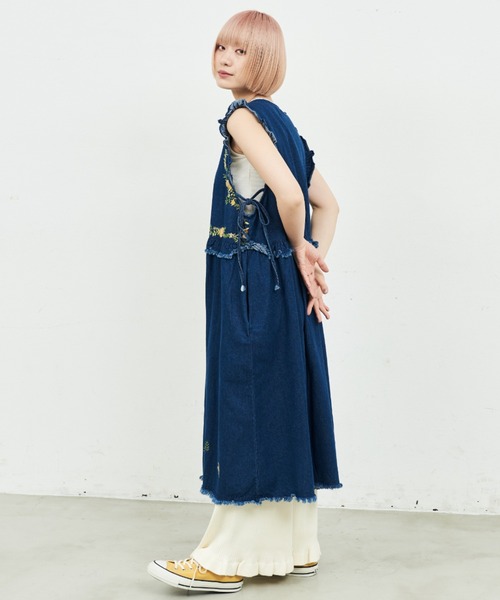MERLOT（メルロー）の「刺繍フリルデニムジャンスカ（ワンピース・レディース・ネイビー・FREE）」の13枚目の写真