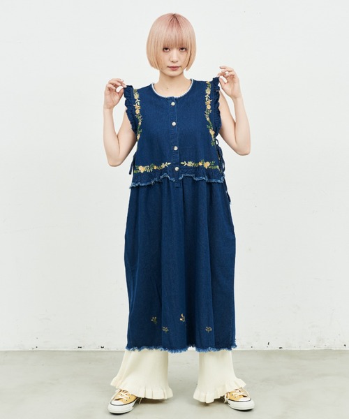 MERLOT（メルロー）の「刺繍フリルデニムジャンスカ（ワンピース・レディース・ネイビー・FREE）」の11枚目の写真