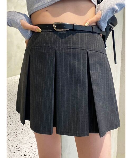 EMODA(エモダ)の「スウィッチングプリーツベルトスカート(スカート・レディース・ベージュ/ブラック/グレー・SMALL/MEDIUM)」の4枚目の写真