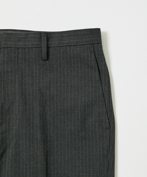 ADAM ET ROPE'(アダムエロペ)の「スリムテーパード センタープレス スラックス / シーズンレス / セットアップ対応(スラックス・メンズ・チャコールグレー/ブラック/カーキ・L/S/M)」の14枚目の写真