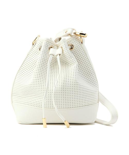 ODETTE E ODILE（オデットエオディール）の「L&O パンチングドローストリング2ウェイ バッグ（ショルダーバッグ・レディース・ホワイト/シルバー/レッド・フリー）」の2枚目の写真